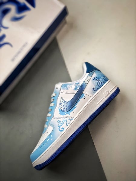 Air Force 1 Low Edição Ano do Dragão Azul e Branco - Vista 8