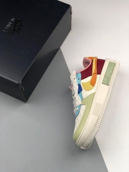 Air Force 1 Low Fontanka Poro do Sol Dourado - Vista 5