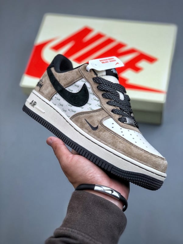 Nike Air Force 1 Low 07 x Stussy - Vista 1