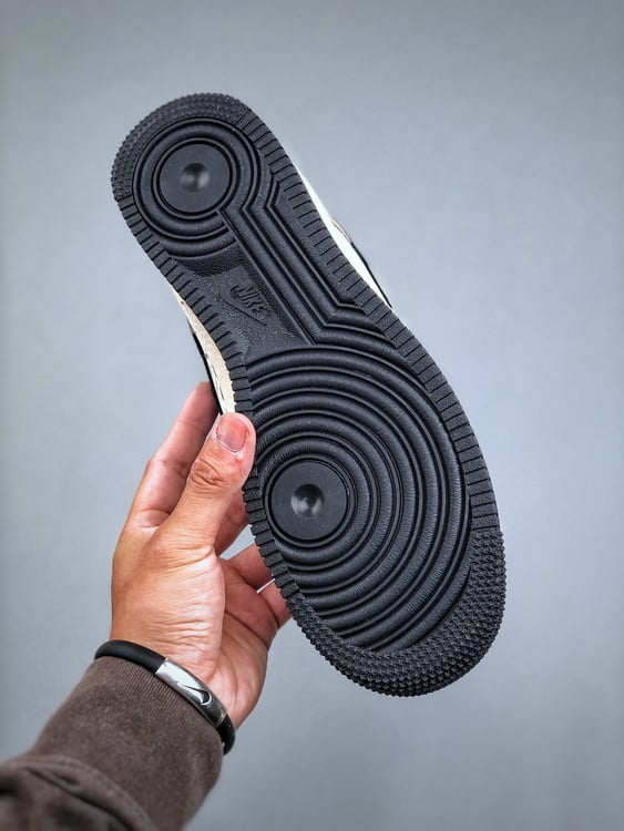 Nike Air Force 1 Low 07 x Stussy - Vista 3