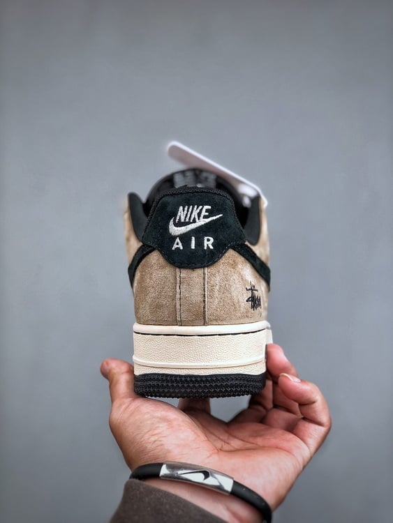 Nike Air Force 1 Low 07 x Stussy - Vista 4