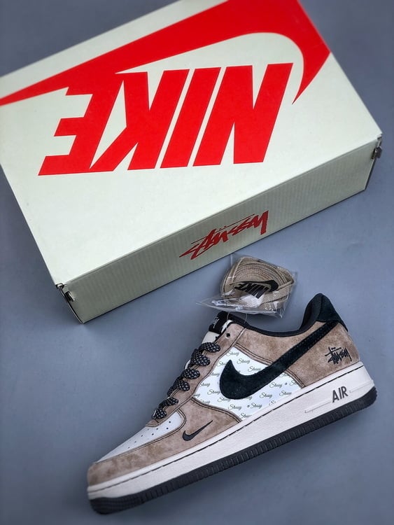 Nike Air Force 1 Low 07 x Stussy - Vista 8