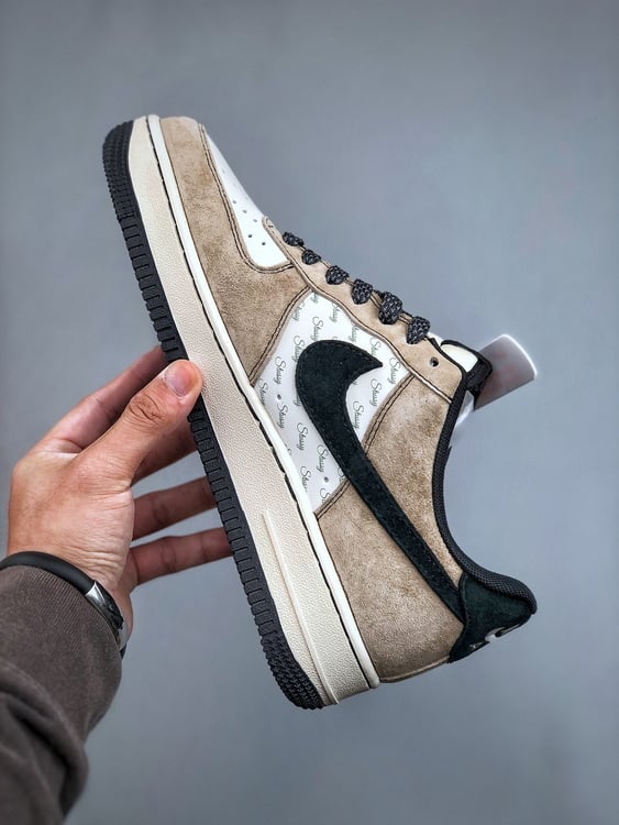 Nike Air Force 1 Low 07 x Stussy - Vista 9