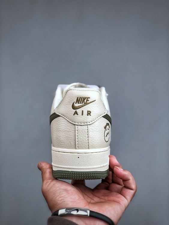 Nike Air Force 1 Low 07 x Travis Scott - Vista 4