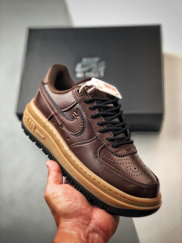 Air Force 1 Low Luxe Preto e Castanho