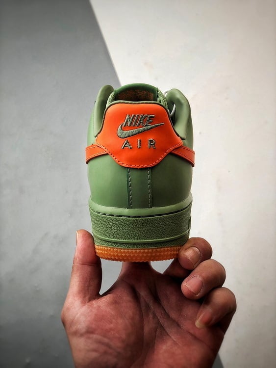 Nike Air Force 1 Low Premium Verde e Laranja - Vista 3