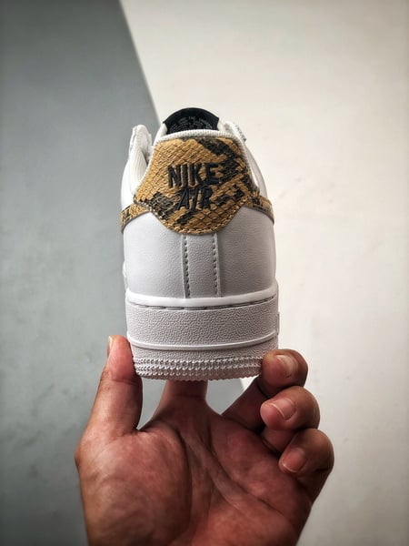 Air Force 1 Low Retro Branco e Amarelo Snake Hook - Vista 3