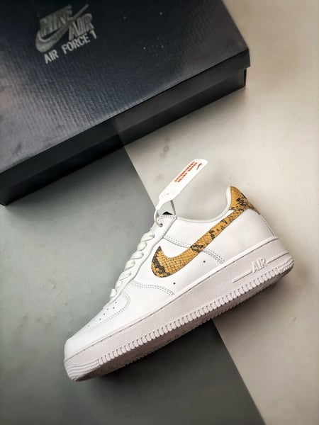 Air Force 1 Low Retro Branco e Amarelo Snake Hook - Vista 8