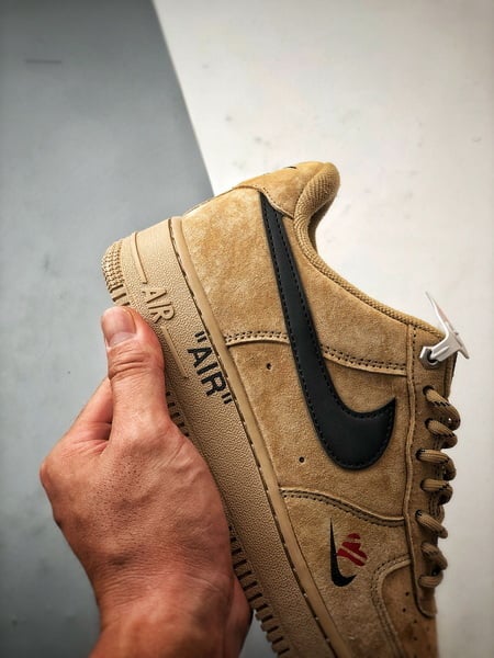 Air Force 1 Low _By You_ Coração Marrom e Preto em Camurça - Vista 2