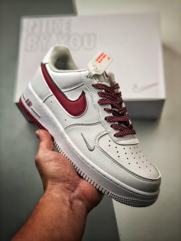Air Force 1 Low _By You_ Branco e Vermelho Reflexo