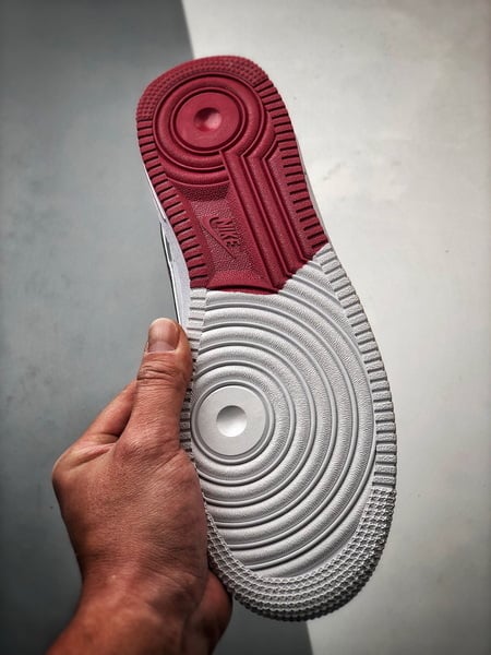 Air Force 1 Low _By You_ Branco e Vermelho Reflexo - Vista 4