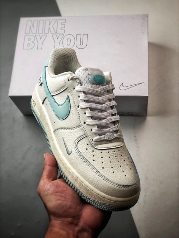 Nike Air Force 1 Low 'By You' Bege Gelo - Vista 1