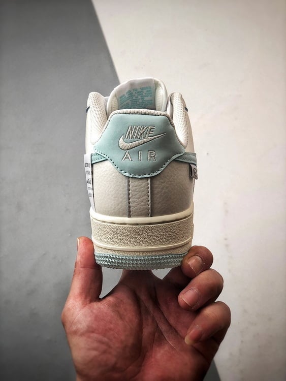 Nike Air Force 1 Low 'By You' Bege Gelo - Vista 3