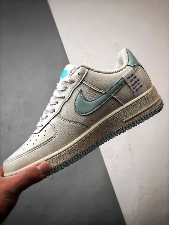 Nike Air Force 1 Low 'By You' Bege Gelo - Vista 5