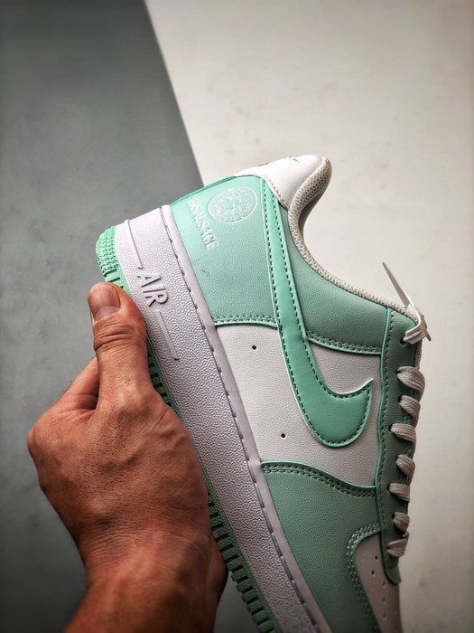 Air Force 1 Low 'By You' Versace Branco e Verde - Vista 2
