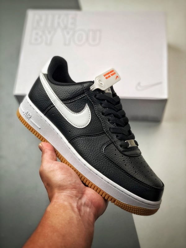 Air Force 1 Low 'By You' Preto e Branco Solado Raw