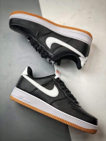 Air Force 1 Low 'By You' Preto e Branco Solado Raw - Vista 7
