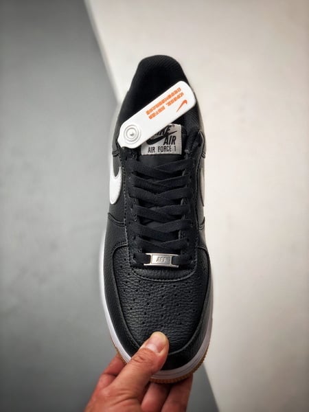 Air Force 1 Low 'By You' Preto e Branco Solado Raw - Vista 9