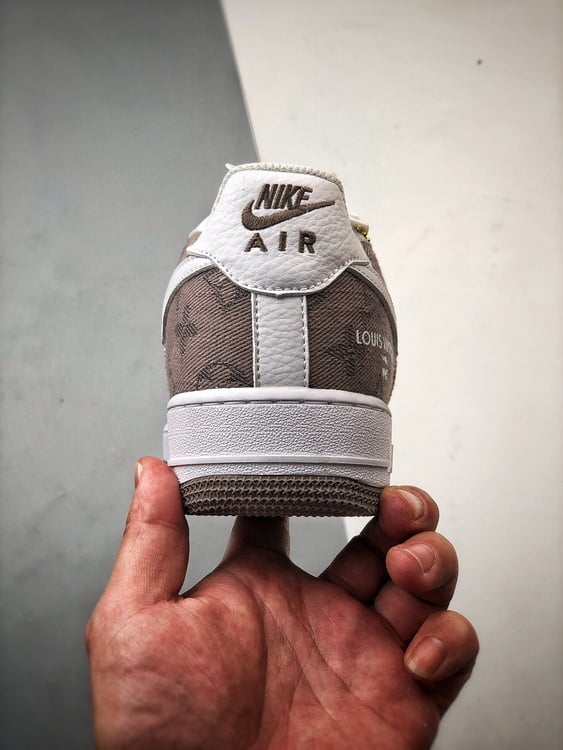 Air Force 1 Low 'By You' LV Branco, Castanho e Denim - Vista 3