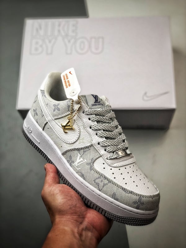 Air Force 1 Low 'By You' LV Branco, Cinza e Denim - Vista 1