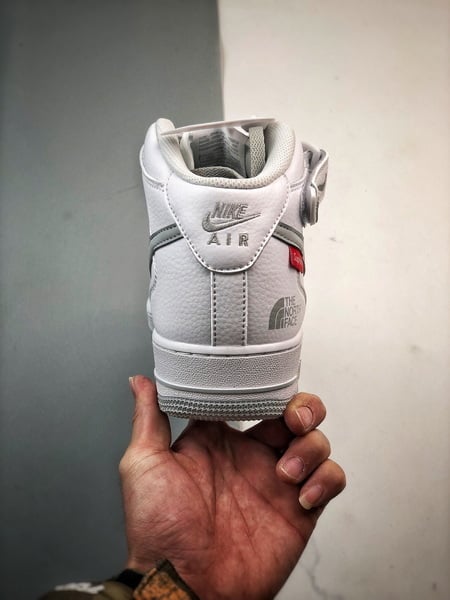 Air Force 1 Mid By You SupBranco e Cinzento - Vista 3