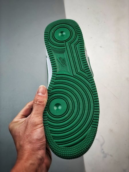 Air Force 1 Mid By You LV Branco e Verde Estampado - Vista 4