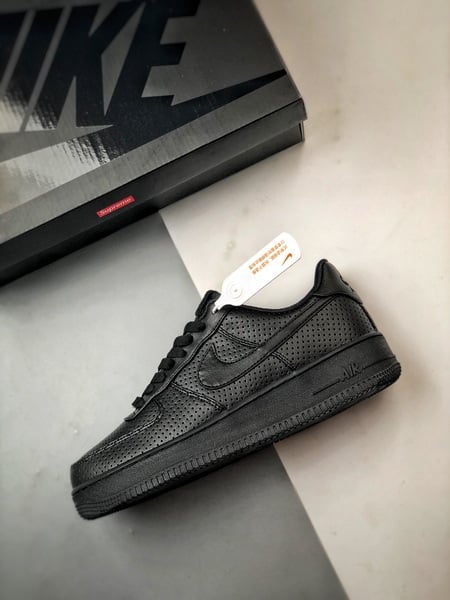 Air Force 1 SP Low Preto Perfurado - Vista 8