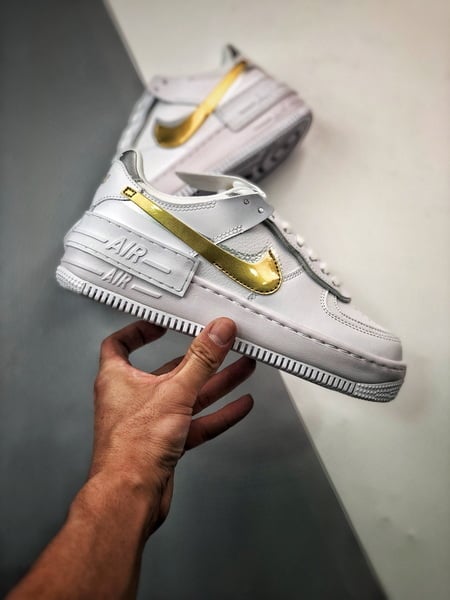 Air Force 1 Shadow Branco Cinzento e Dourado - Vista 4