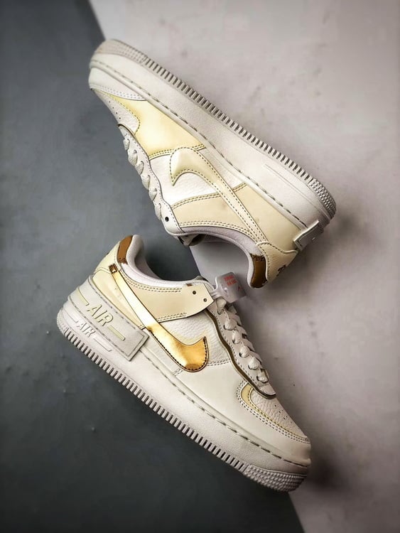 Air Force 1 Shadow Bege Branco e Dourado - Vista 6