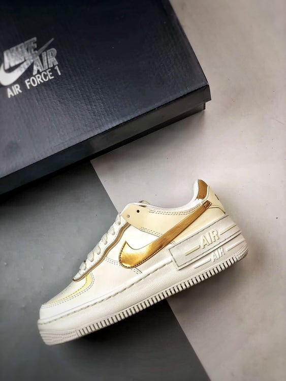 Air Force 1 Shadow Bege Branco e Dourado - Vista 8