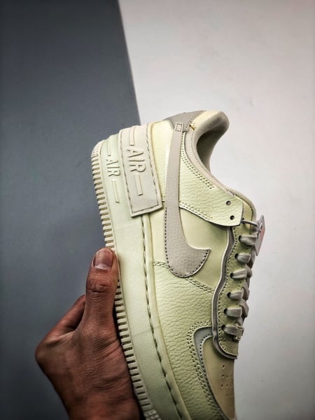 Air Force 1 Shadow Bege e Amarelo - Vista 2