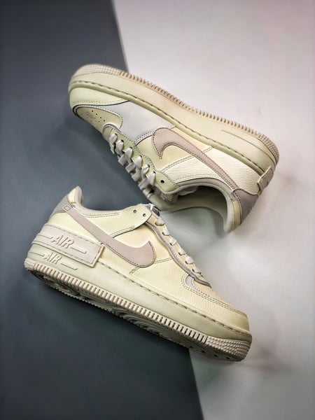 Air Force 1 Shadow Bege e Amarelo - Vista 4