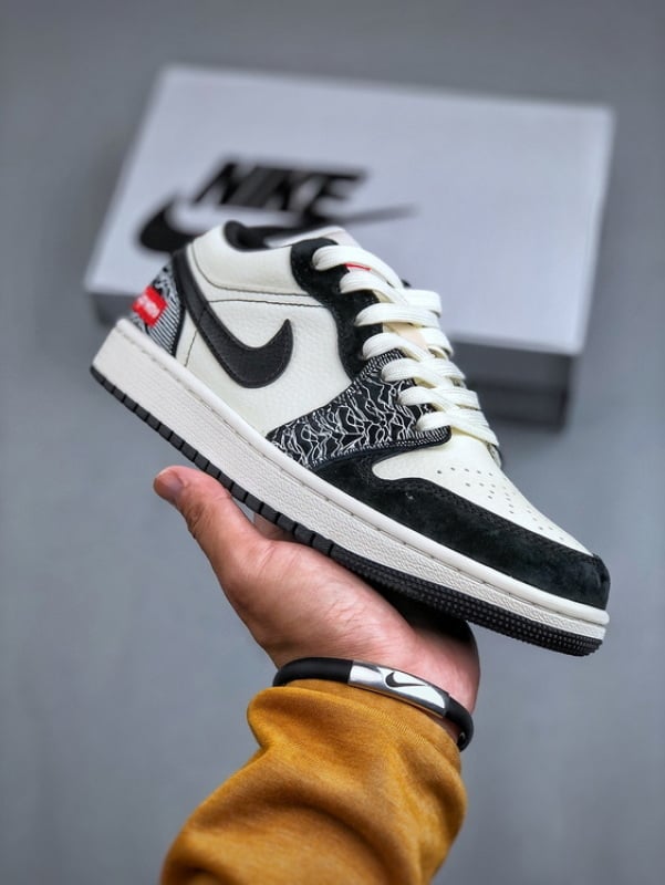 Air Jordan 1 Low x Supreme - Vista 1