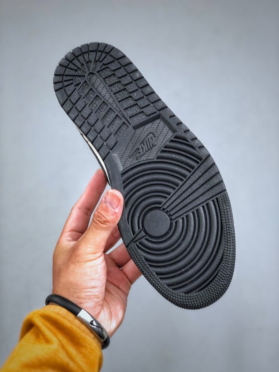 Air Jordan 1 Low x Supreme - Vista 3