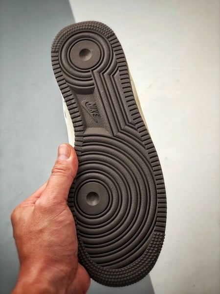 Bape x Air Force 1 Low Marfim e Marrom Refletivo - Vista 4