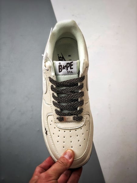 Bape x Air Force 1 Low Marfim e Marrom Refletivo - Vista 9