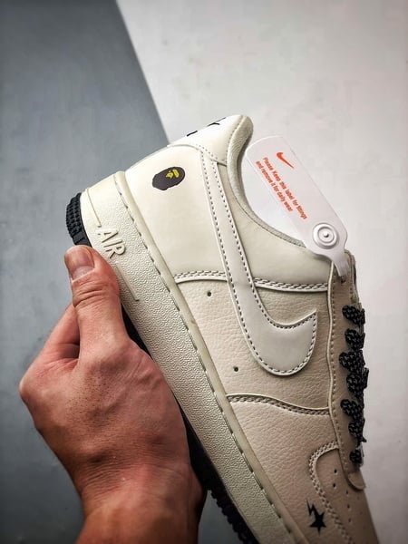 Bape x Air Force 1 Low Branco e Preto Refletivo - Vista 2