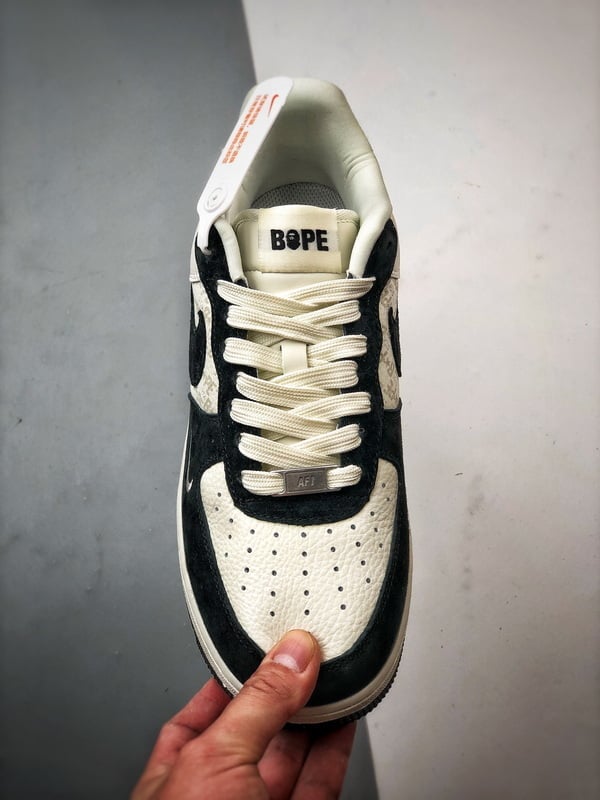 Bape x Air Force 1 Low Creme e Preto Patchwork - Vista 9