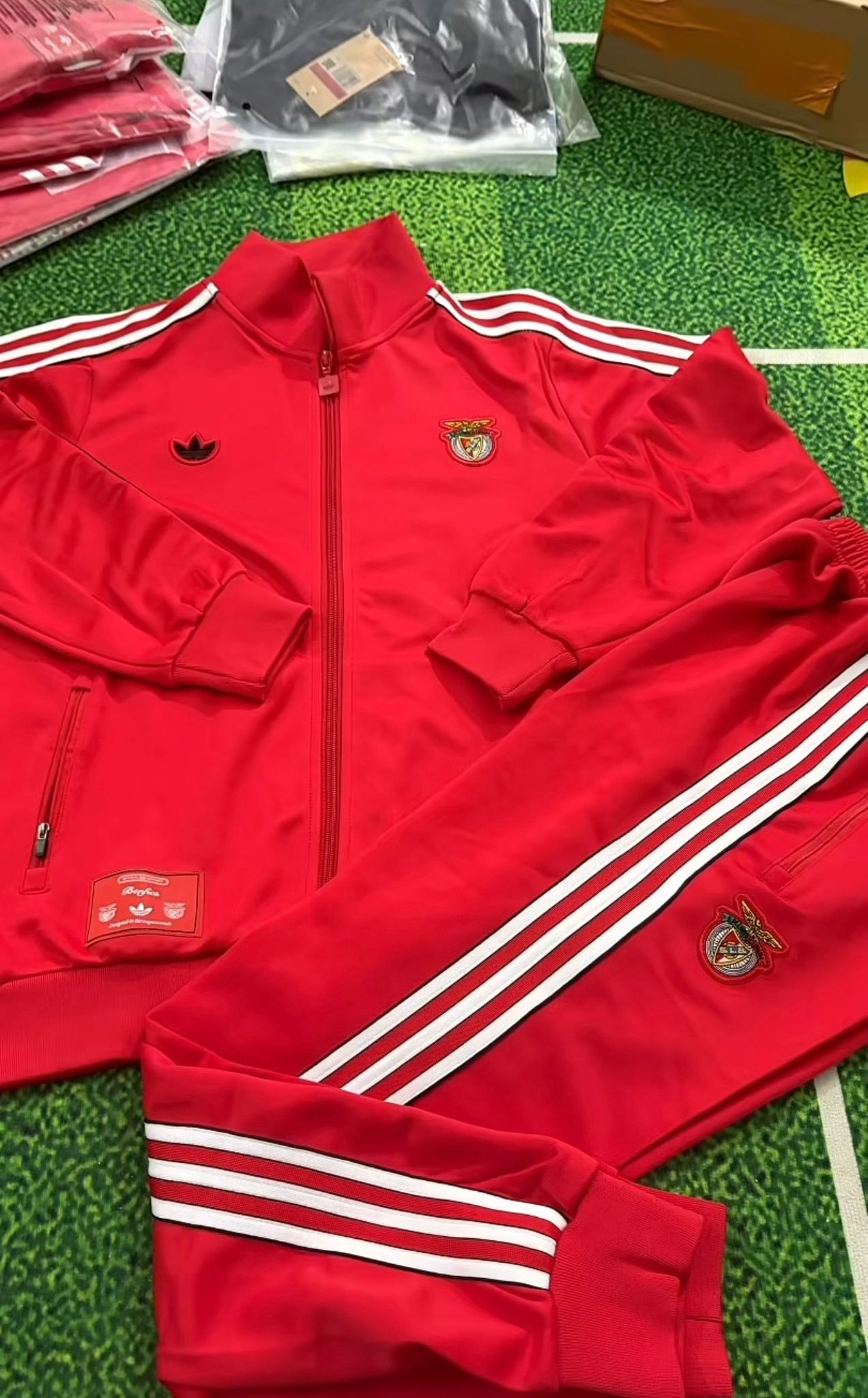 Calças Retro SL Benfica x Adidas Originals - Vista 3