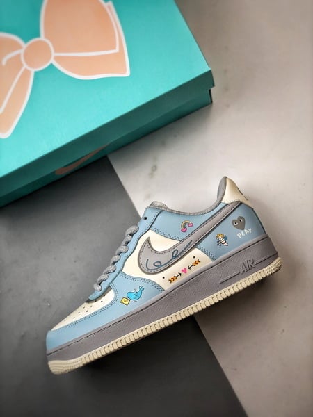 CDG x Air Force 1 '07 Low Cinza e Azul Graffiti - Vista 8