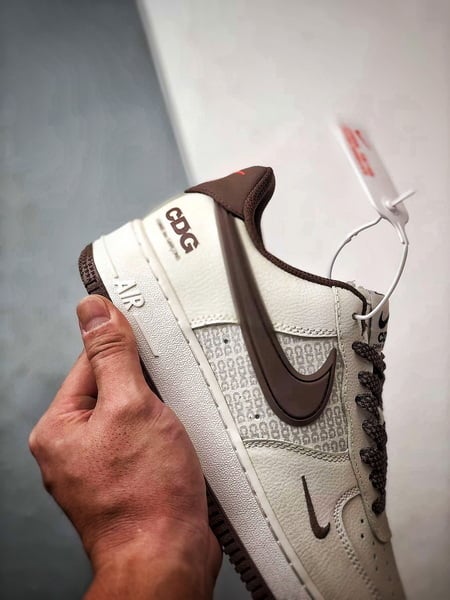 CDG x Air Force 1 Low Impressão Marrom Claro - Vista 2