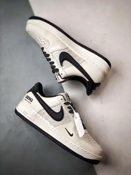 CDG x Air Force 1 Low Impressão Bege e Preto - Vista 6