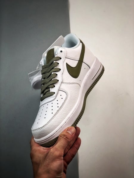 Drake x Air Force 1 Low Branco e Verde Azeitona - Vista 5