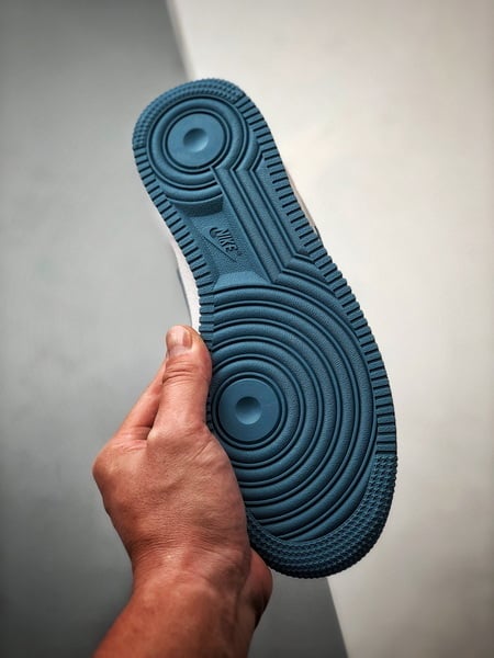 Drake x Air Force 1 Low Branco e Azul Lago - Vista 4