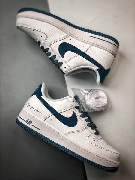 Drake x Air Force 1 Low Branco e Azul Lago - Vista 6