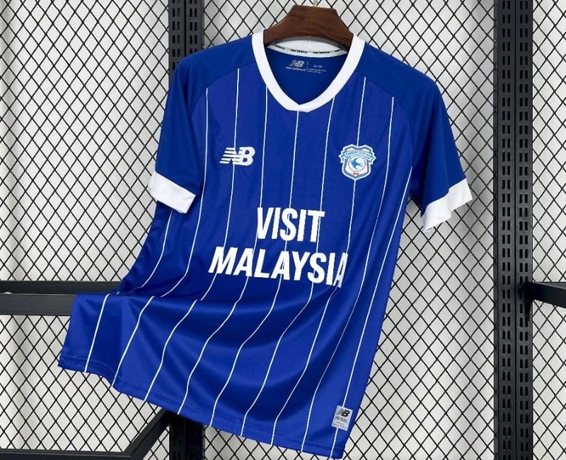 Camisola Cardiff City FC Principal 25/26
