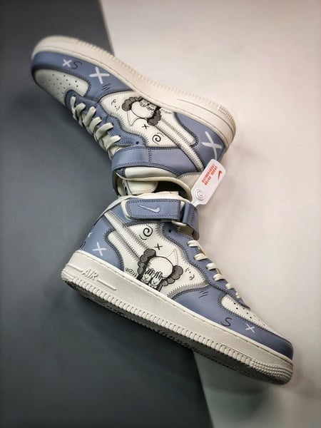 Kaws x Air Force 1 07 Mid Colaboracao Graffiti - Vista 3