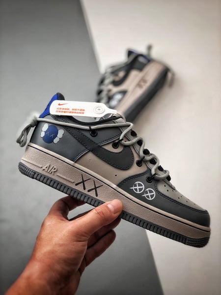 Kaws x Air Force 1 Low Cinza Real com Cordões - Vista 7