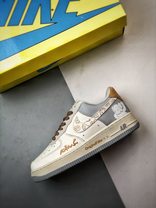 Kaws x Air Force 1 Low Cinza e Castanho - Vista 8
