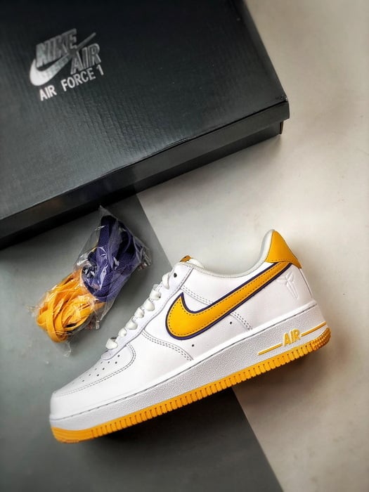 Kobe x Air Force 1 Low Branco, Amarelo e Roxo - Vista 8